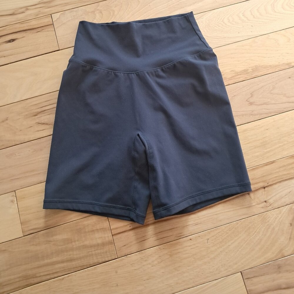 P'tula Cassey 6" shorts - Navy- size: small